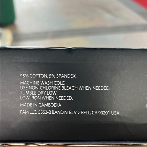 Banana Republic Essential Black V-Neck Tee - Picture 6 of 7